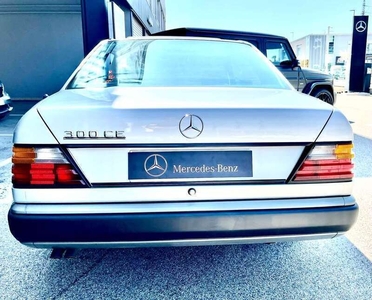 Usato 1987 Mercedes E300 3.0 Benzin 184 CV (50.000 €)