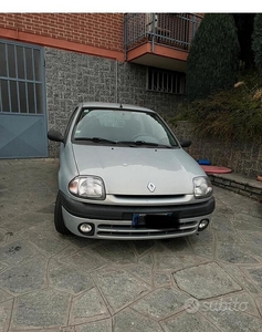 Usato 2001 Renault Clio II Benzin (2.500 €)