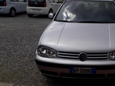 Usato 2001 VW Golf IV 1.6 Benzin 105 CV (1.900 €)