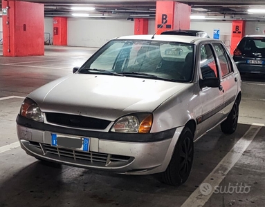 Usato 2002 Ford Fiesta Benzin (300 €)