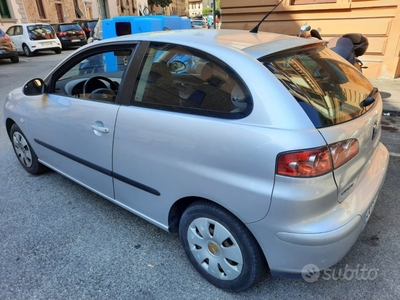 Usato 2002 Seat Ibiza 1.4 Benzin 75 CV (999 €)