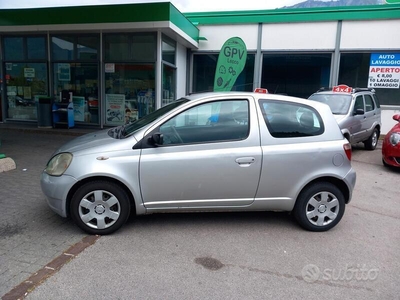 Usato 2002 Toyota Yaris 1.0 Benzin 68 CV (1.500 €)