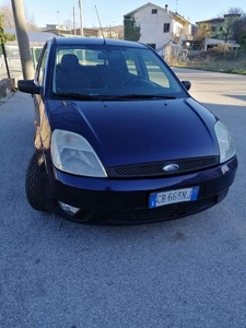 Usato 2003 Ford Fiesta 1.4 Benzin 79 CV (2.900 €)