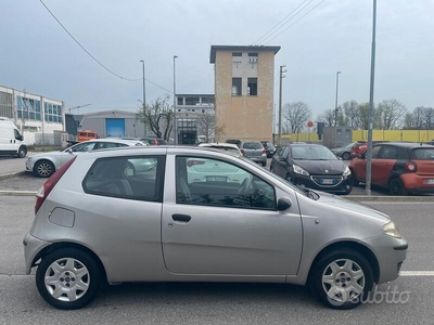 Usato 2004 Fiat Punto 1.2 Benzin 80 CV (1.500 €)