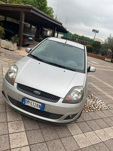 Usato 2007 Ford Fiesta 1.2 Benzin 75 CV (3.200 €)