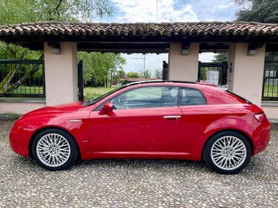 Usato 2009 Alfa Romeo 1750 1.7 Benzin 200 CV (19.900 €)