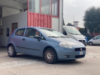 Usato 2010 Fiat Grande Punto 1.2 Benzin 65 CV (2.700 €)