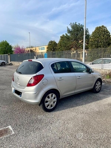 Usato 2010 Opel Corsa 1.2 Benzin 85 CV (1.800 €)