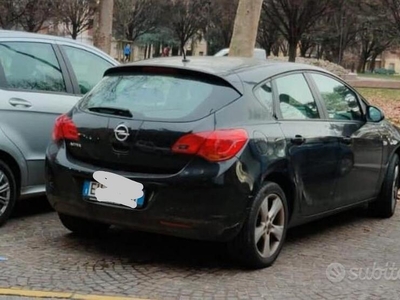 Usato 2011 Opel Astra 1.4 Benzin 90 CV (3.400 €)