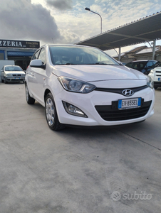 Usato 2014 Hyundai i20 Benzin (6.500 €)