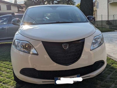 Usato 2014 Lancia Ypsilon 1.2 Benzin 69 CV (8.000 €)