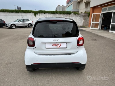Usato 2014 Smart ForTwo Coupé 1.0 Benzin 71 CV (7.799 €)