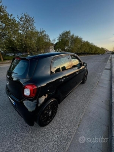 Usato 2015 Smart ForFour 1.0 Benzin 71 CV (10.500 €)