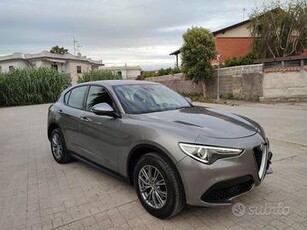 Alfa Romeo Stelvio Q4 SUPER 2.2 TD 190 CV INTERNI