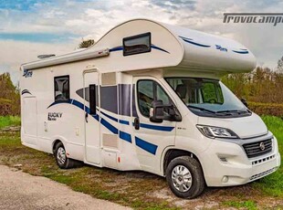 Blucamp Lucky 650 Mansardato usato del 2019 - 6 posti letto - ampio garage