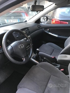 Usato 2003 Toyota Corolla 1.6 Benzin 110 CV (2.000 €)