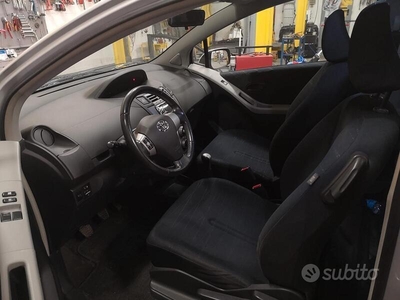 Usato 2007 Toyota Yaris Benzin (2.200 €)