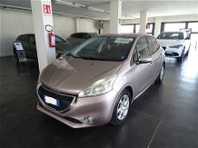 Peugeot 208 VTi 82 CV 5 porte Active my 12 del 2013 usata a Lucca