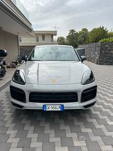 Porsche cayenne coupe gts