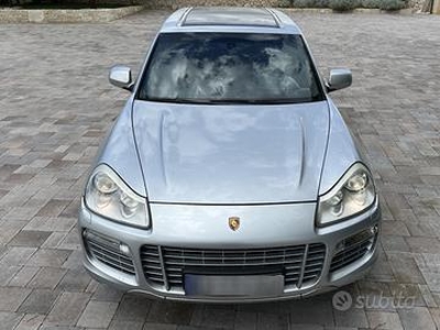 PORSCHE Cayenne TURBO 500CV - 2007 a Breve Storica