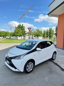 Toyota Aygo 1.0 VVT-i 69 CV 5 porte x-play