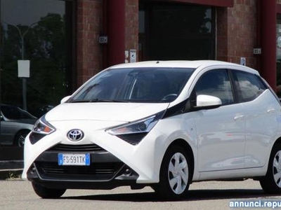 Toyota Aygo 1.0 VVT-i 72 CV 5 porte x-play MMT Bologna