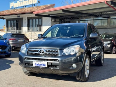 Toyota Rav4 D-4D 177 CV Luxury usato