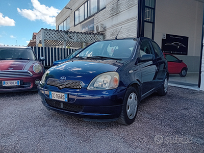 Toyota Yaris 1.0 5 porte x Neopatentati