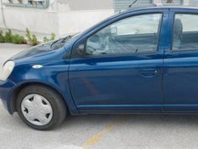 TOYOTA Yaris - 2000