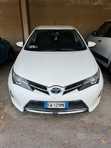 Vendo toyota auris HIBRID automatica