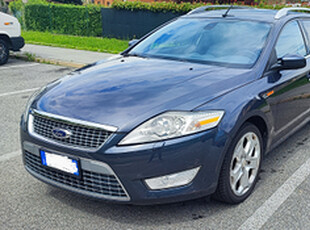 Ford Mondeo station wagon