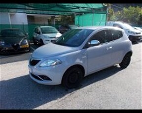 Lancia Ypsilon 1.2 69 CV 5 porte Silver del 2017 usata a Pont Saint Martin