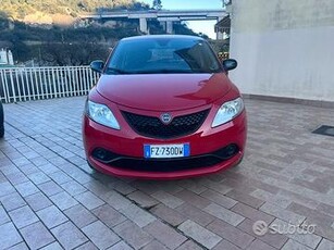 Lancia ypsilon 1.2 69cv 5 porte Gold neopatentati