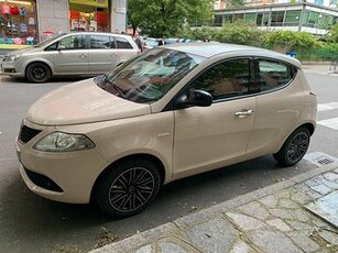 Lancia ypsilon 69 cv 5 porte