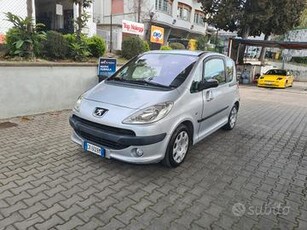 Peugeot 1007 1.4 ok per neo patentati