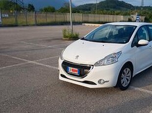 PEUGEOT 208 1.4 hDi 68 cv - NEOPATENTATI