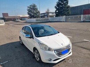 Peugeot 208 - 2012