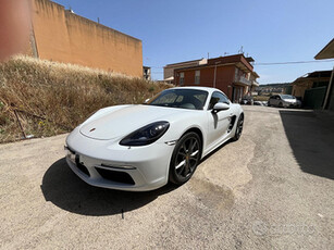 Porsche Cayman 718 2.0 300