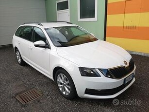 SKODA Octavia 1.6 TDI 115CV DSG UNICOPROPRIETARIO