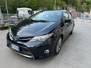 TOYOTA AURIS 1.8 HYBRID LOUNGE