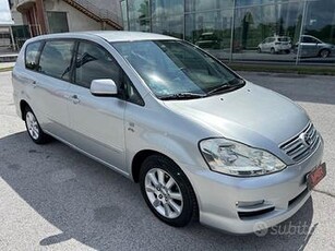 TOYOTA Avensis Verso 2.0 D-4D 