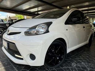 TOYOTA Aygo NEOPATENTATI EDITION BLACK NAVI SENS