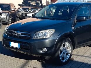 TOYOTA RAV4 Crossover 2.2D Luxury -MOTORE NUOVO-