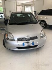 Toyota Yaris 1.0i 16V cat 5 porte Sol