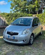 Toyota Yaris 1.4 D-4D argento