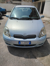 Toyota Yaris anno 2004 compreso passaggio