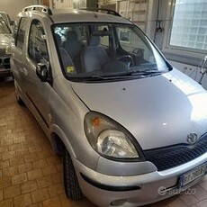 Toyota Yaris Verso 2001 Benzina