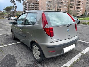 Usato 2005 Fiat Punto 1.2 Benzin 60 CV (700 €)