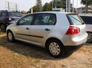 Usato 2005 VW Golf V 1.6 Benzin 102 CV (4.500 €)