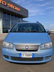 Usato 2006 Fiat Idea 1.4 Benzin 78 CV (4.450 €)